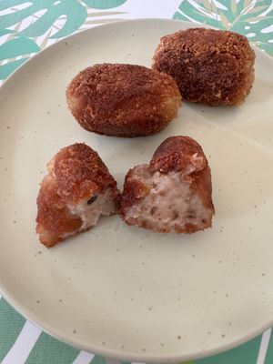 Fried at home (eggplant and walnuts) at Croquetea in Valencia