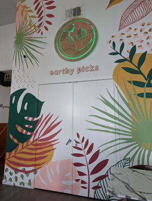  at Earthy Picks in Orlando