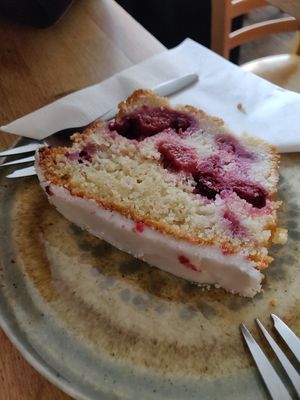 Raspberry cake at Crunch in The Hague