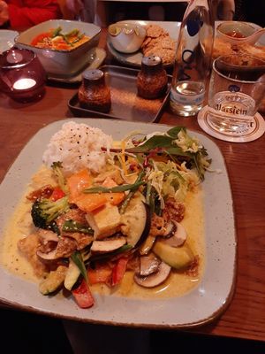 Grünes Curry mit Tofu und Seitan at House of Vegan 182 in Berlin