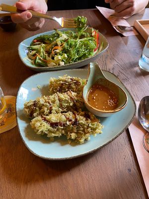 Marinierter Tofu (vorne) Seetangsalat (hinten)   at House of Vegan 182 in Berlin