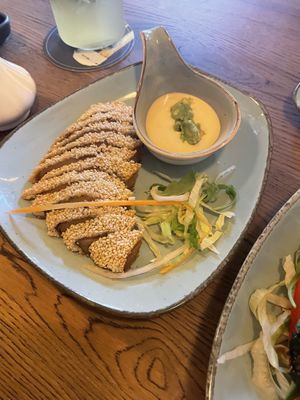 Die Ente mit knuspriger Sesamhülle  at House of Vegan 182 in Berlin