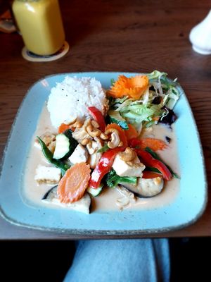 Erdnuss Curry at House of Vegan 182 in Berlin