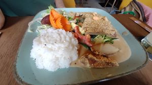 Peanut curry at House of Vegan 182 in Berlin