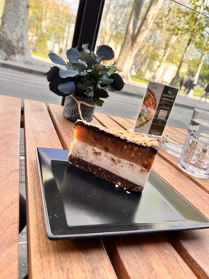 Raw snickers cake  at Food Garden in Zagreb