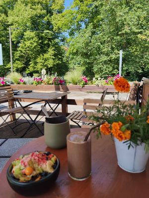 Outdoor space at Värav Coffee and Toast in Tallinn
