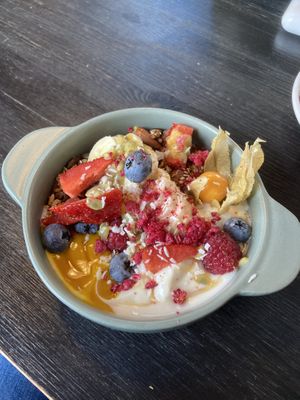 Fruit bowl with vegan yoghurt   at Värav Coffee and Toast in Tallinn