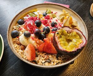 'Breakfast Bowl': yoghurt, granola & fruits (6.9€) at Värav Coffee and Toast in Tallinn