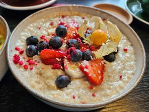 'Porridge' with jam & fruits (5.9€) at Värav Coffee and Toast in Tallinn