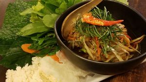 papaya salad at Anotai in Bangkok