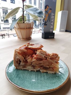 Vegan Apple Pie at the higher window seated area at Spaak in Groningen