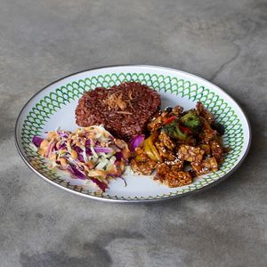 Teriyaki Tempeh and Broccoli Stir Fry (GF): with home-made vegan teriyaki sauce, red rice, and a side salad | cal: 652, protein: 25g, carb: 58g, fat: 26g at Warung Dua Hati in Canggu