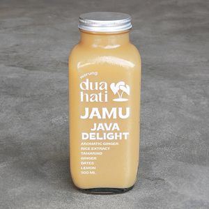 Jamu Java Delight (500 ml)
Aromatic ginger, rice extract, tamarind, ginger, dates, and lemon. Made with fresh ingredients at Warung Dua Hati in Canggu