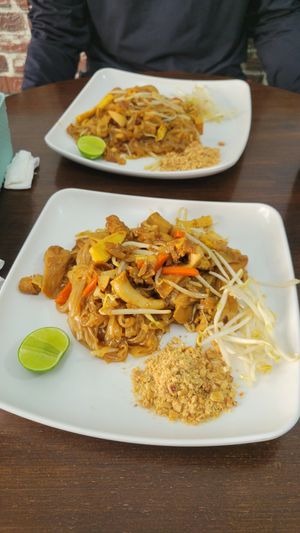 Delicious vegan pad thai at Krua P S - ครัวพี่เอส in Chumphon