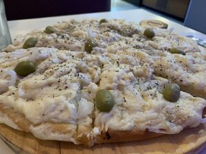 This is a large pizza! I followed the waitress’ recommendations for the day    at Vegan Palermo in Buenos Aires