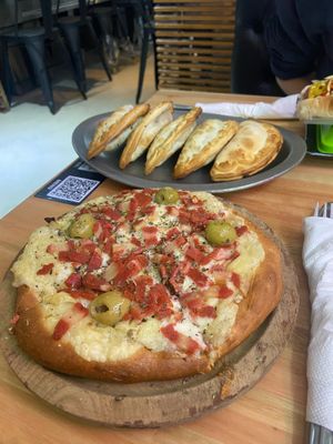 Pizza y empanadas at Vegan Palermo in Buenos Aires