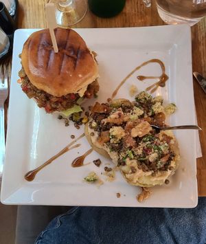 Burger vegane at Vege - Brancion in Paris