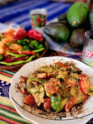 Mexican calabacitas con vegan queso...
https://telemaizrelax.wordpress.com/ at ART Libreria in San Cristobal De Las Casas