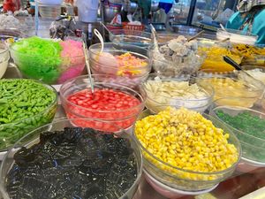 Plenty of toppings  at Cheng Sim Ei เช็งซิมอี๊ - Fashion Island in Bangkok
