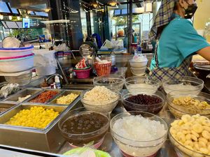 More toppings  at Cheng Sim Ei เช็งซิมอี๊ - Fashion Island in Bangkok