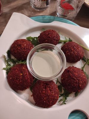  at Hommus Como in Como