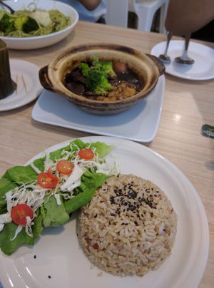 Slow Braised Vinegar Ginger - RM13.90 (comes with rice)
HIGHLY RECOMMEND THIS! Fragrant and very flavourful! Strong with lots ginger and vinegar, and well balanced! Very impressed and absolutely loved this. at The Leaf 绿叶坊 - Georgetown in Penang