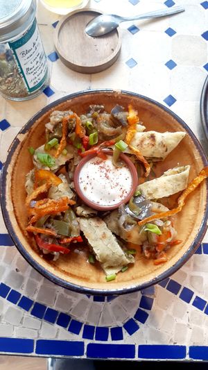 Garlic pita at Totem & Tempo Restaurant Bar Tapas in Lyon