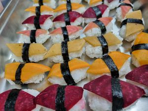 Sushis vegan, made with pickled beets, carrots, daikon ! Very tasty at Totem & Tempo Restaurant Bar Tapas in Lyon