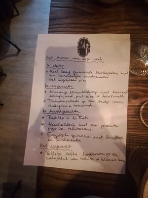 Menukaart! Alles wat er op staat, krijg je! Eten wat de pot schaft! at Restaurant à la Damaris in Zaltbommel