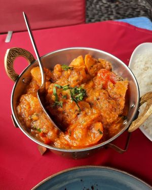 Curry mit Kartoffeln und Tomaten dazu Reis at Yarsagumba in Funchal