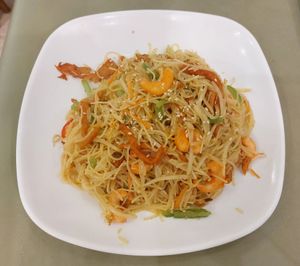 2910 Fried Rice Vermicelli in Sweet and Sour Sauce 星洲炒米粉 at Via Vegetarian Restaurant - 維亞軒素食 in Kowloon