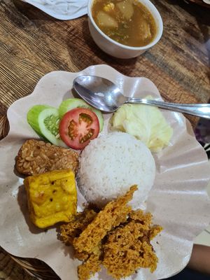 Nasi ayam kremes at Vegetarian Long Life in Tangerang