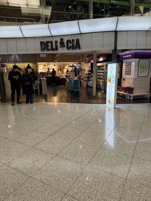 Outsidee  at Deli&Cia - OPO in Porto