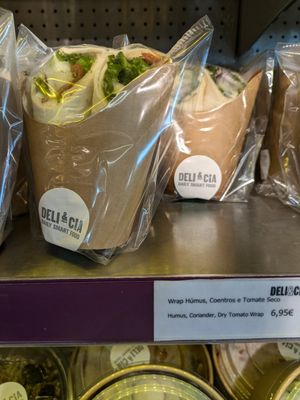 Hummus wrap at Deli&Cia - OPO in Porto