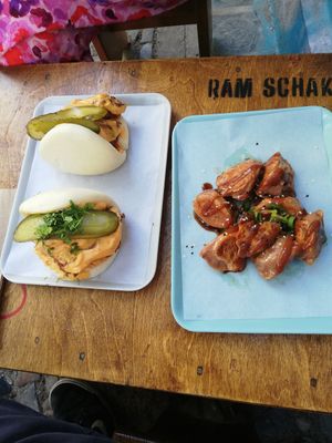 Vegan Seitan Bao and Seitan&chives Dumplings at han west in Berlin