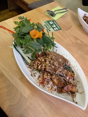 Reisnudeln mit Tofu  at Veganam in Kiel