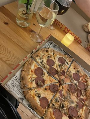 Vegan Pepperoni pizza at Pizzería Pipazze in Fuengirola