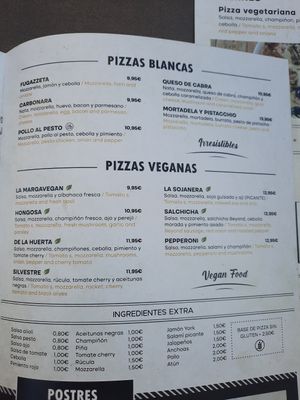 7 vegan pizzas on the menu at Pizzería Pipazze in Fuengirola