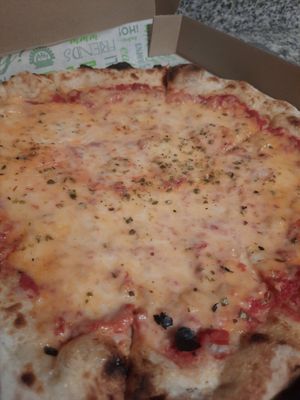 La Margavegan pizza at Pizzería Pipazze in Fuengirola