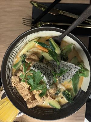 Prächtiger Feuervogel   at Secret Garden in Munich