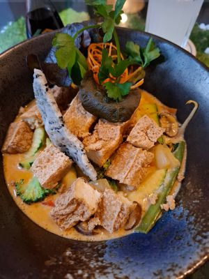 Prächtiger Feuervogel at Secret Garden in Munich