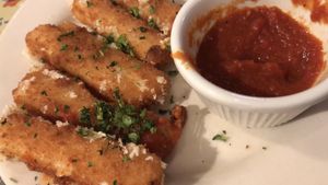 Mozzarella sticks 👏🏼 at Veggie Galaxy in Cambridge