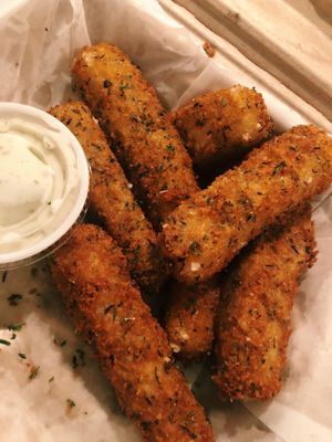 Vegan mozzarella sticks with vegan ranch 😋 at Veggie Galaxy in Cambridge
