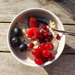 Vegan oatmeal breakfast at Ex Machina in Nyon
