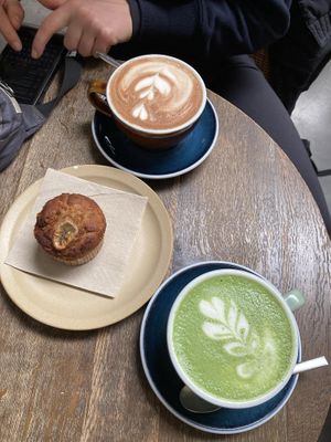 Vegan banana cupcake, moccachino and matcha at Ex Machina in Nyon