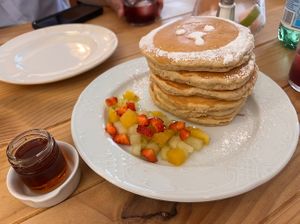 Oat milk pancakes with fruits. It comes in stacks of 3. You have the option of adding 3 more stacks for a few more euros.   at Billy Brunch Sevilla in Sevilla