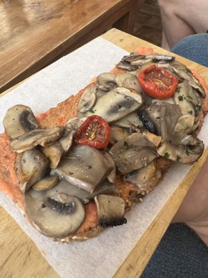 Toast with mushrooms and hummus  at Billy Brunch Sevilla in Sevilla