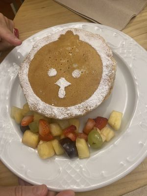 Pancake vegani con sciroppo d’acero e frutta  at Billy Brunch Sevilla in Sevilla