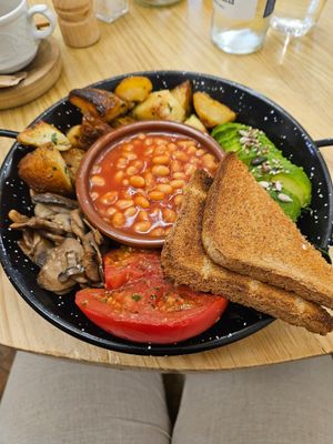 Vegan English breakfast at Billy Brunch Sevilla in Sevilla