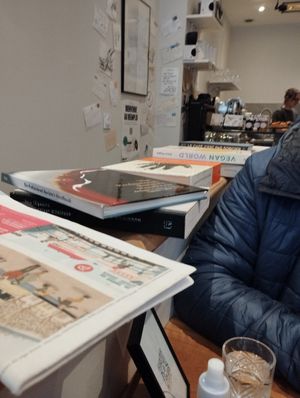 Books in cafe #Veganuary at Brouillon in Paris